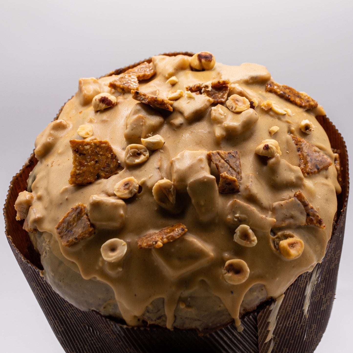PANETTONE CARAMELLO E NOCCIOLE PRALINATE CON CREMA SPALMABILE