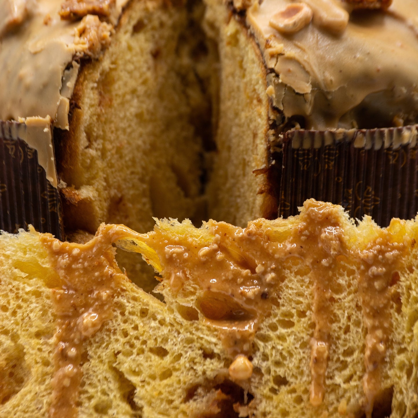 PANETTONE CARAMELLO E NOCCIOLE PRALINATE CON CREMA SPALMABILE